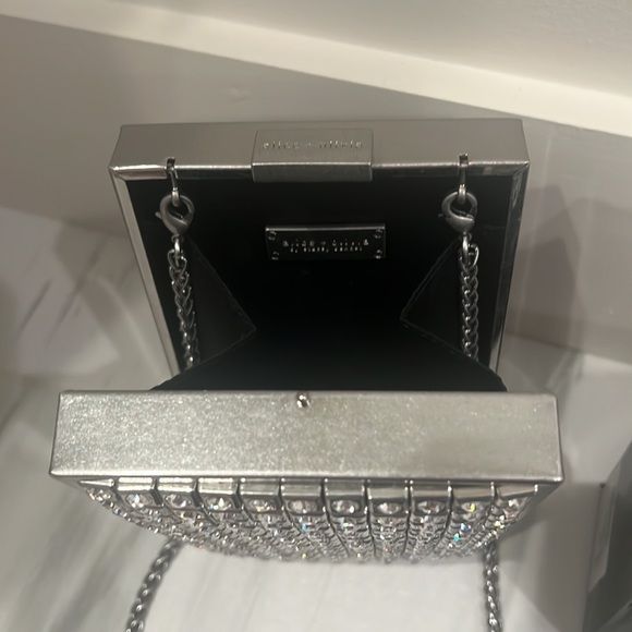 ALICE & OLIVIA stunning, silver rhinestone clutch or crossbody purse-LIKE NEW! - Picture 4 of 10